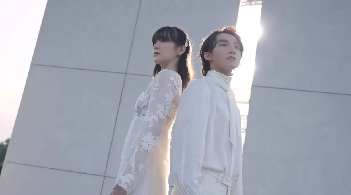 son-tung-khen-hai-tu-rat-hanh-phuc-ai-cung-ghen-ti-7