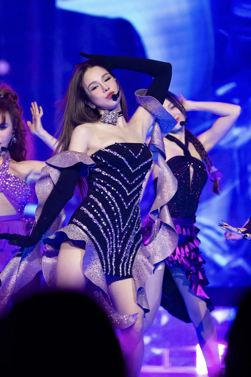 diep-lam-anh-bat-ngo-den-nha-pham-quynh-anh-trong-show-me-sieu-nhan-5