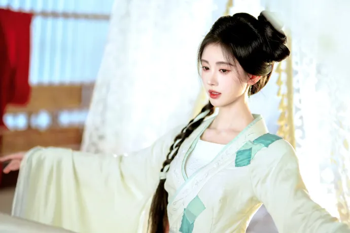 trinh-hop-hue-tu-trong-hoa-gian-lenh-giat-het-spotlight-cuc-tinh-y-10