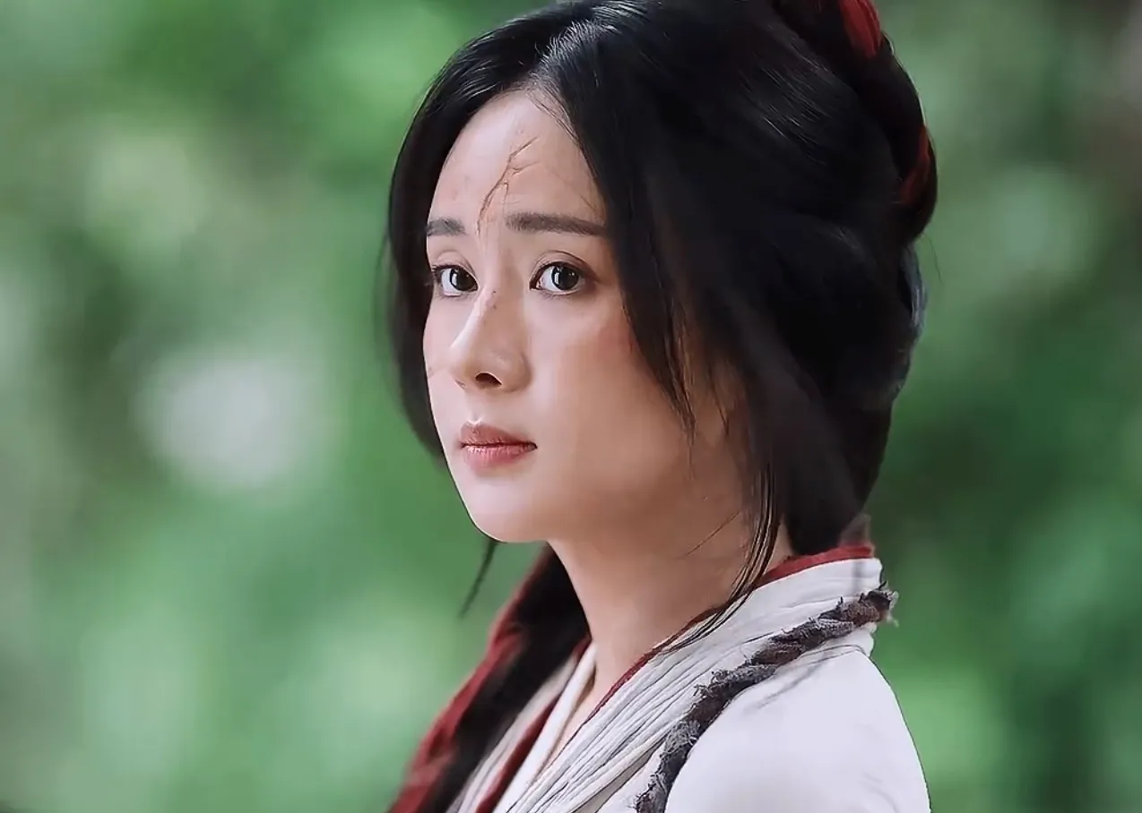 trinh-hop-hue-tu-trong-hoa-gian-lenh-giat-het-spotlight-cuc-tinh-y-3