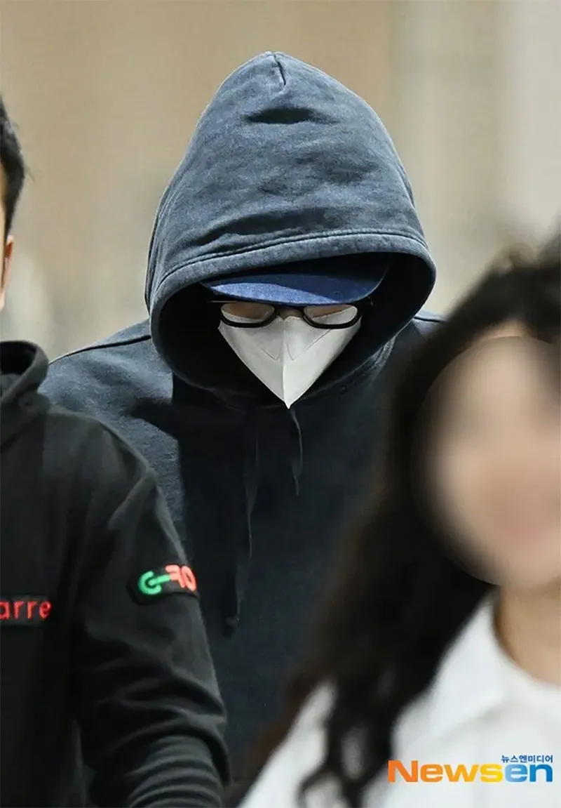 dispatch-tung-anh-than-mat-cua-han-so-hee-va-ryu-jun-yeol-o-hawaii-12