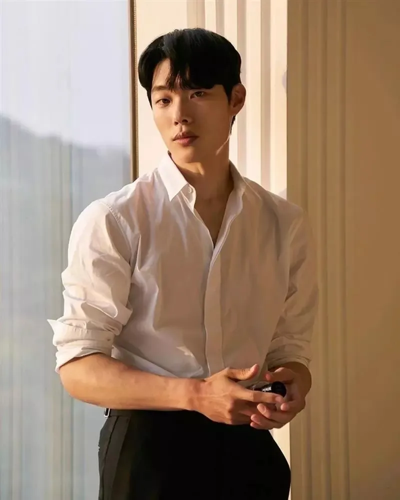 han-so-hee-thiet-hai-bao-nhieu-sau-khi-yeu-ryu-jun-yeol-9