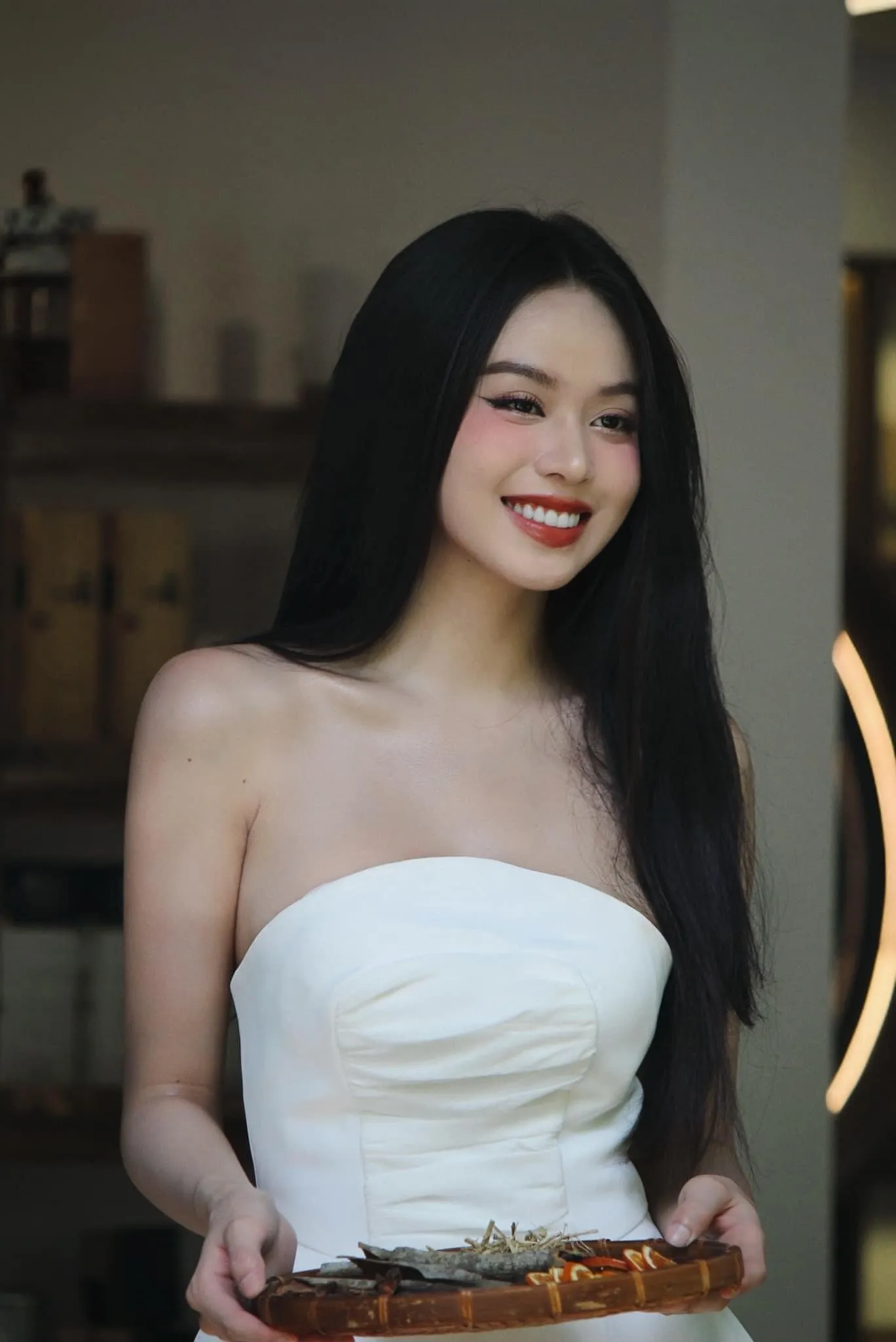 huynh-thi-thanh-thuy-hoa-hau-viet-nam-dau-tien-thi-miss-international-2