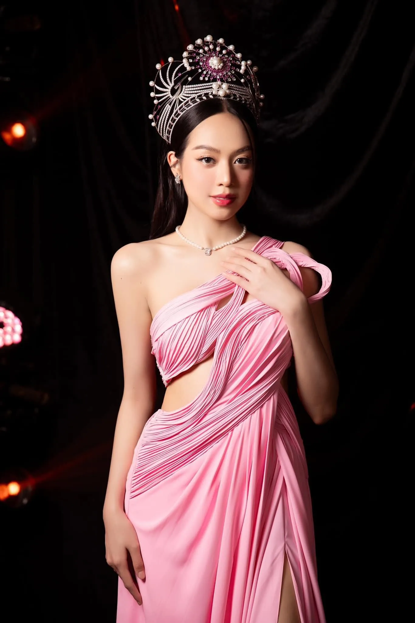 huynh-thi-thanh-thuy-hoa-hau-viet-nam-dau-tien-thi-miss-international-8