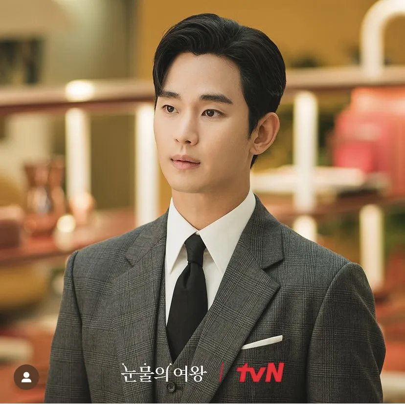 kim-soo-hyun-lo-anh-than-mat-voi-kim-sae-ron-luc-nua-dem-10