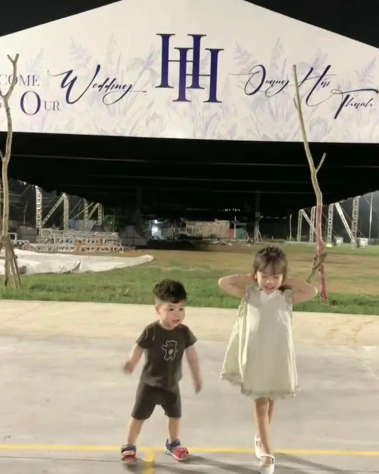 thiep-cuoi-cua-quang-hai-chu-thanh-huyen-duoc-he-lo-quy-mo-the-nao-5