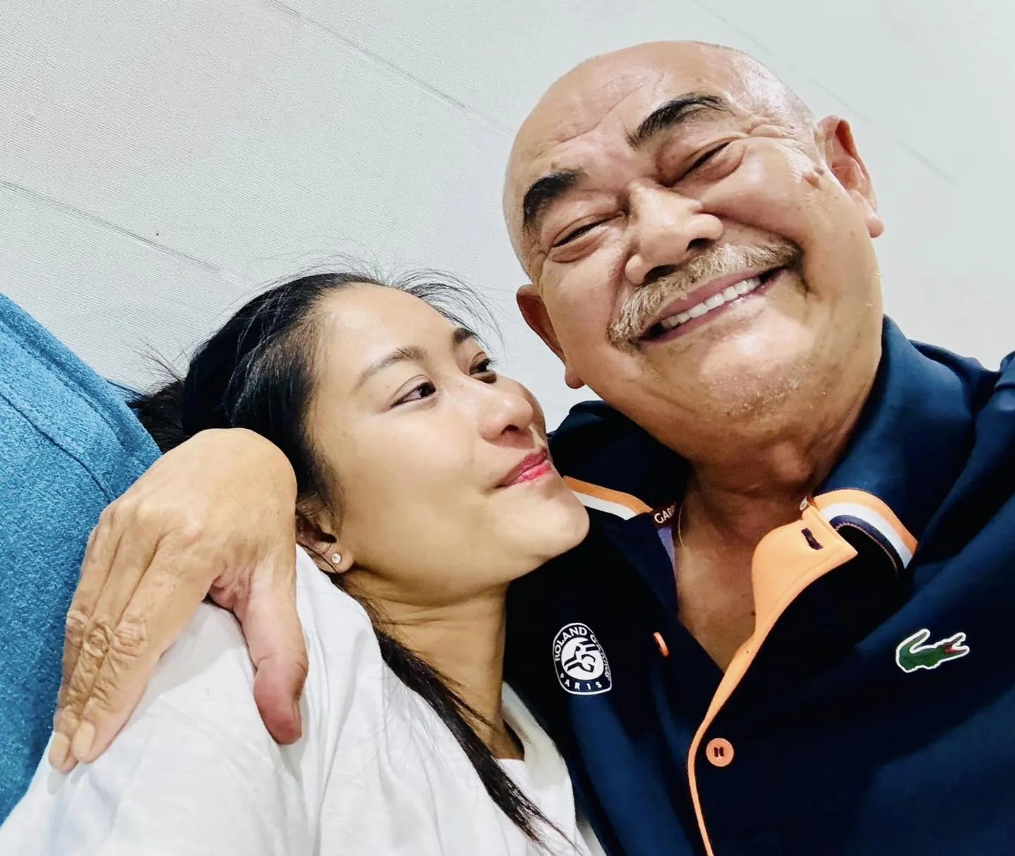 nsnd-viet-anh-trang-tay-sau-ly-hon-vo-nay-phu-nhan-hen-ho-voi-hoc-tro-4