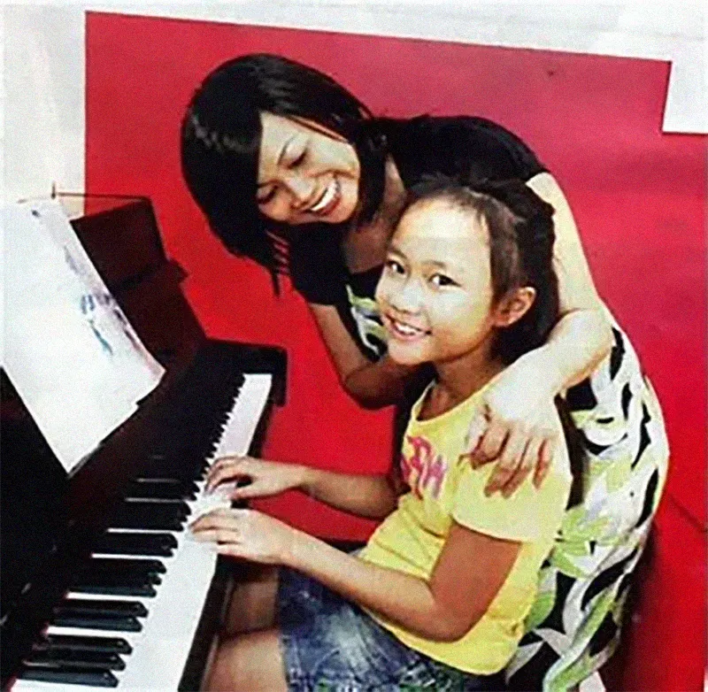 nsnd-viet-anh-trang-tay-sau-ly-hon-vo-nay-phu-nhan-hen-ho-voi-hoc-tro-9