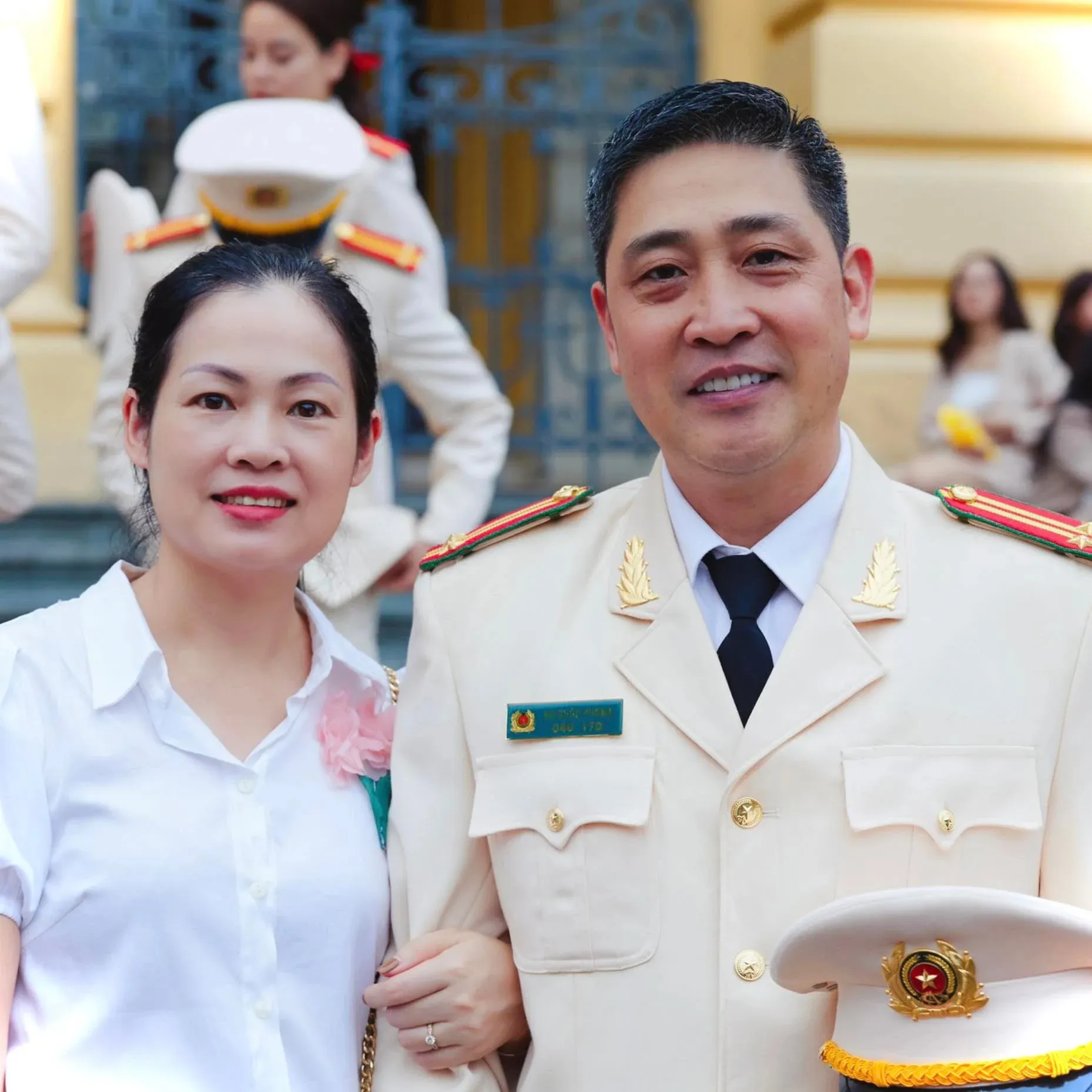 nsut-ho-phong-chuyen-dong-vai-xa-hoi-ngoai-doi-mang-ham-trung-ta-8
