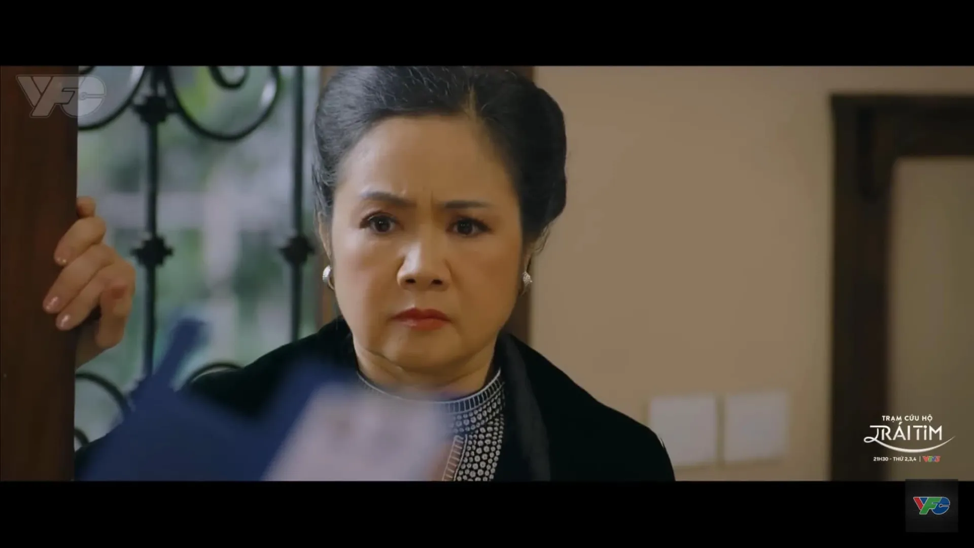 review-tram-cuu-ho-trai-tim-co-dang-bi-che-ve-moi-mat-4