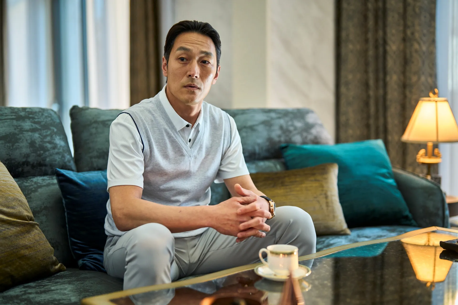 quat-mo-trung-ma-an-y-canh-con-trai-truong-chao-gay-ron-nguoi-8