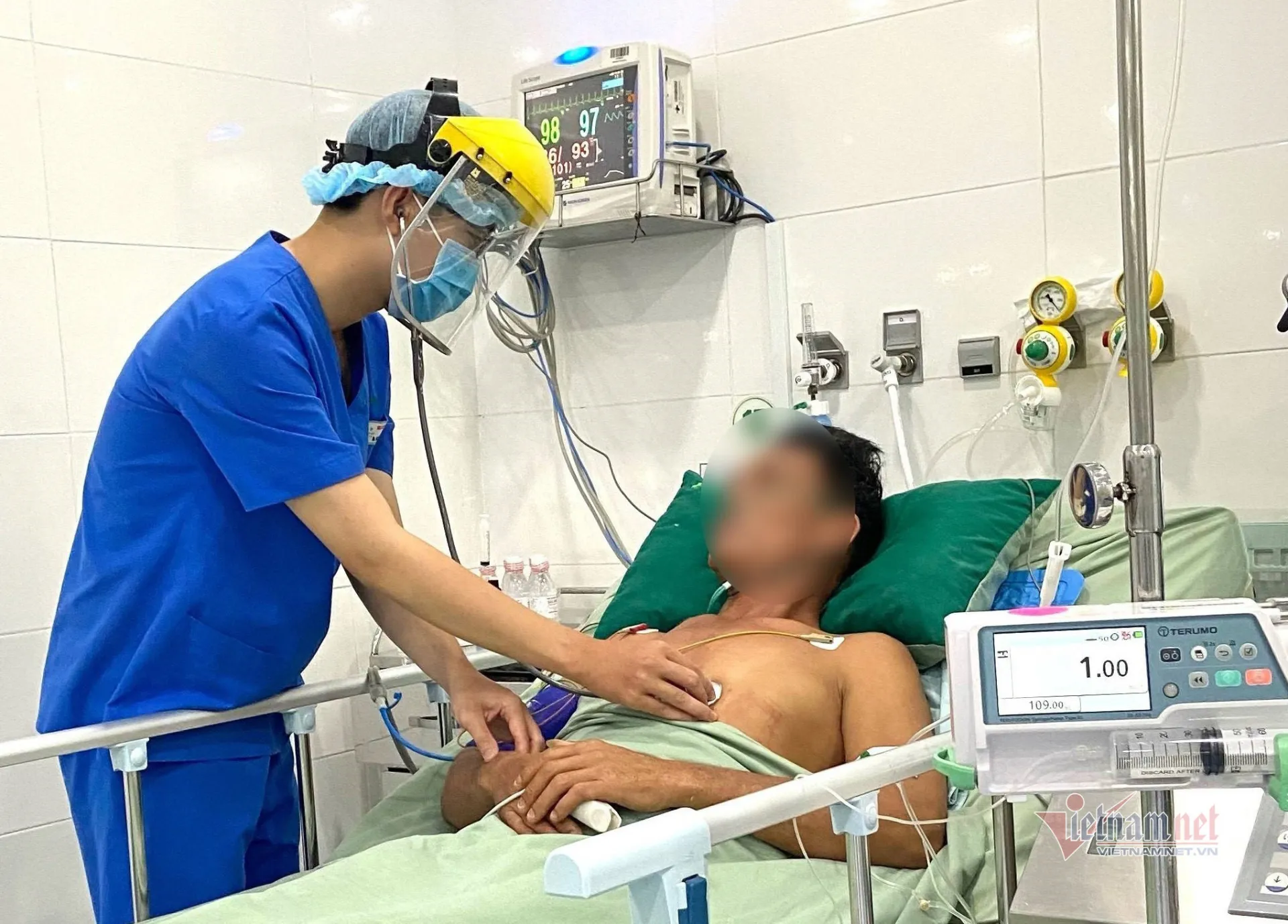 clip-nu-dieu-duong-a9-bach-mai-cuu-du-khach-ngung-tim-ke-lai-su-viec-12