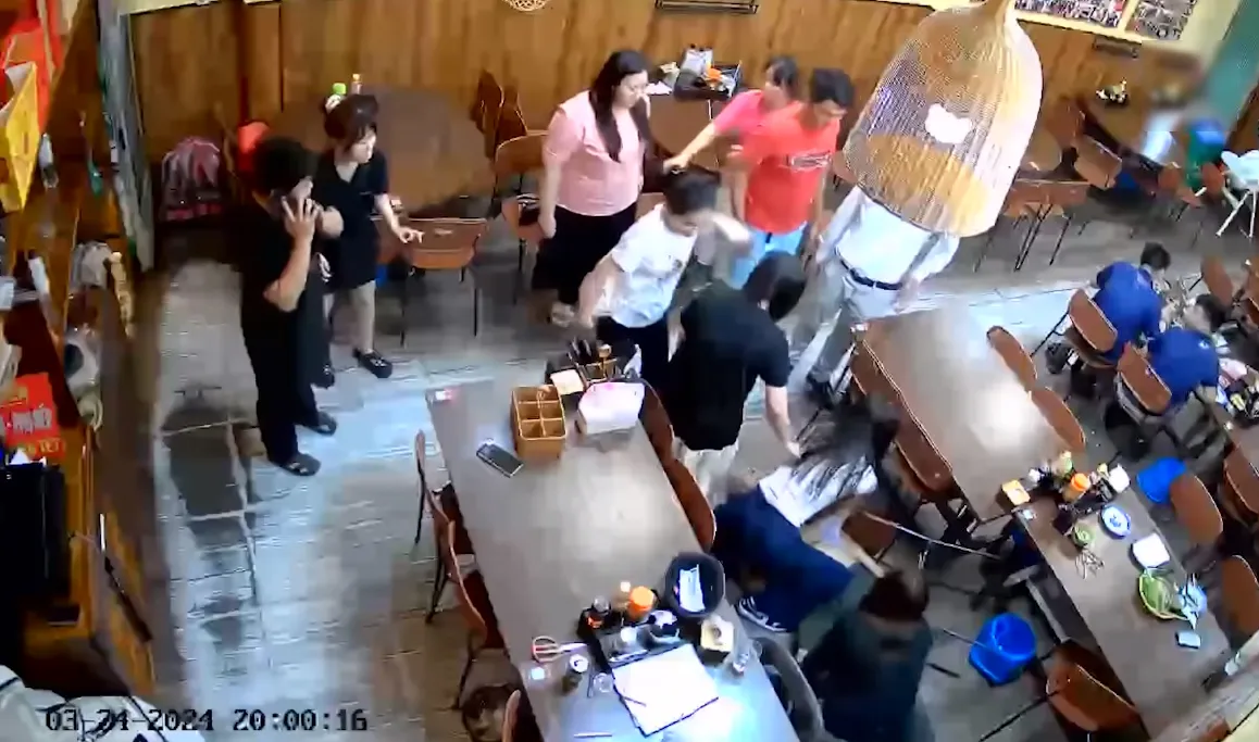 clip-nu-dieu-duong-a9-bach-mai-cuu-du-khach-ngung-tim-ke-lai-su-viec-5