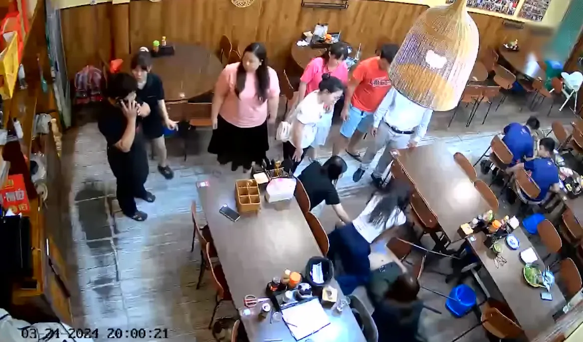 clip-nu-dieu-duong-a9-bach-mai-cuu-du-khach-ngung-tim-ke-lai-su-viec-6