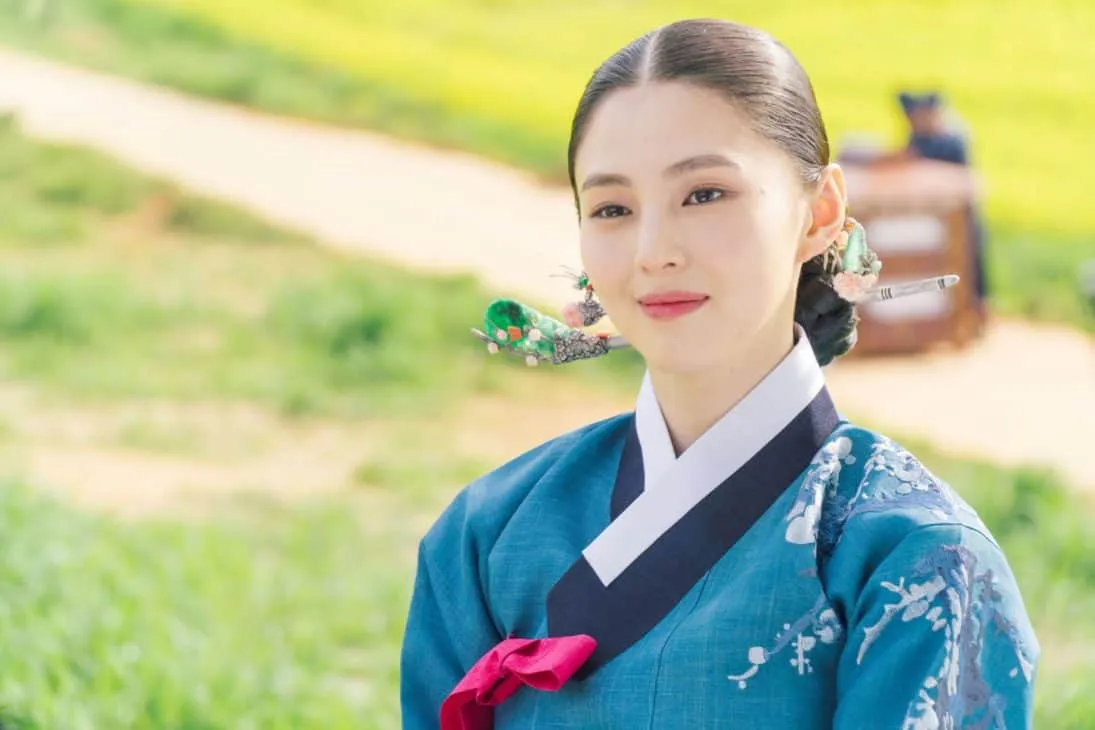 han-so-hee-va-8-bo-phim-lam-nen-ten-tuoi-nu-than-the-he-moi-5