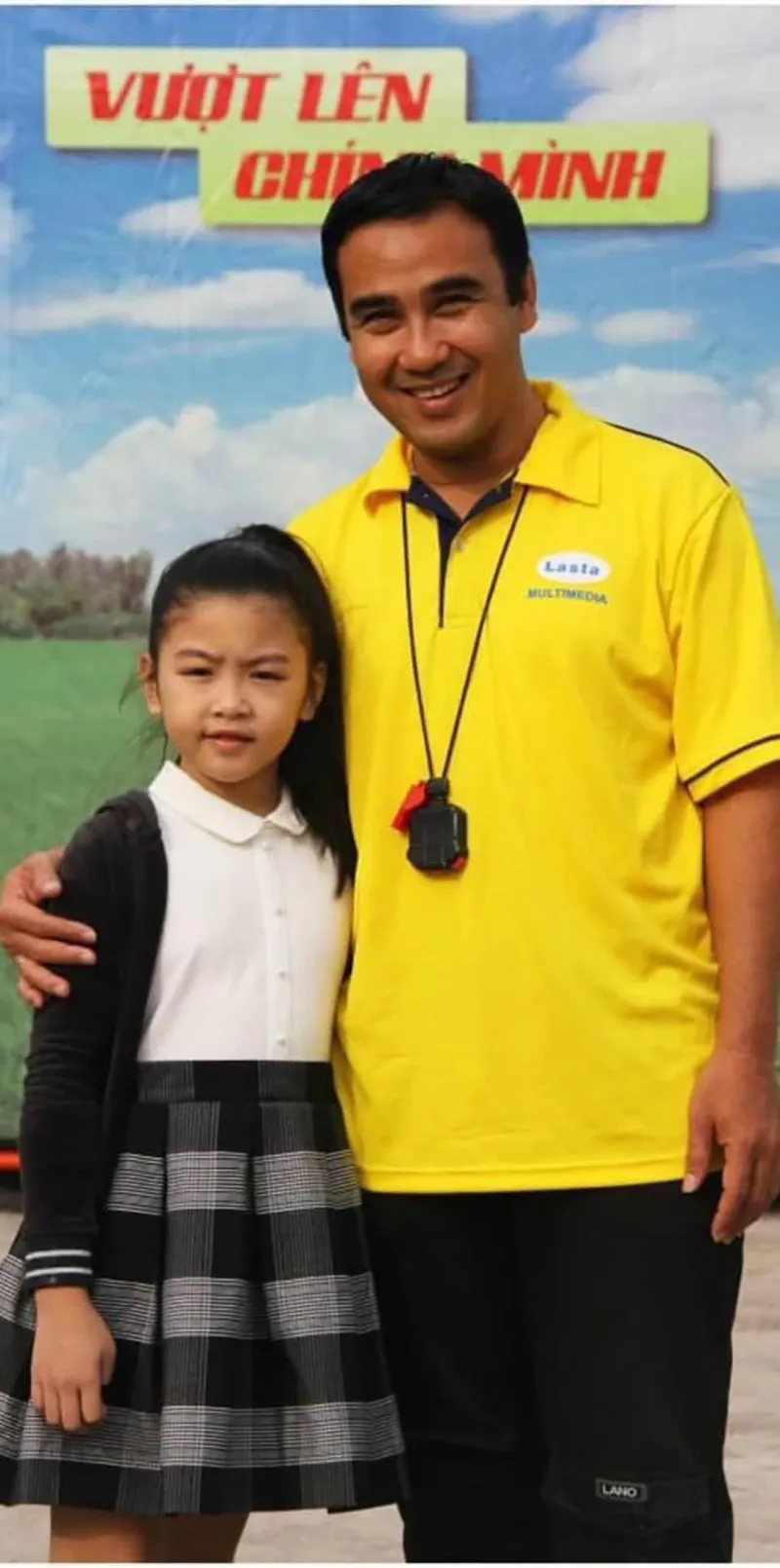 mc-quyen-linh-dang-anh-hiem-cua-lo-lem-thoi-con-den-nhem-1