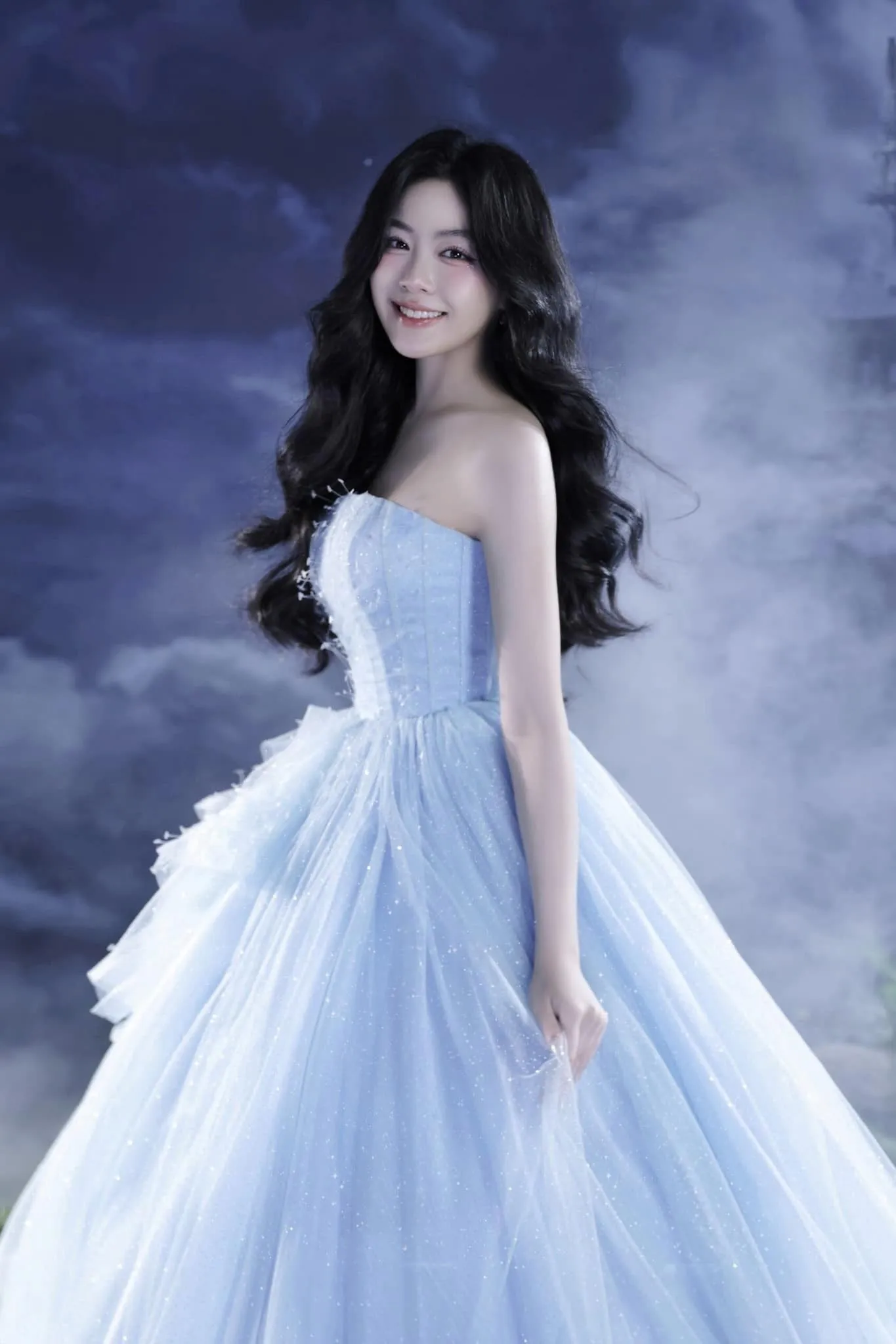 mc-quyen-linh-dang-anh-hiem-cua-lo-lem-thoi-con-den-nhem-4