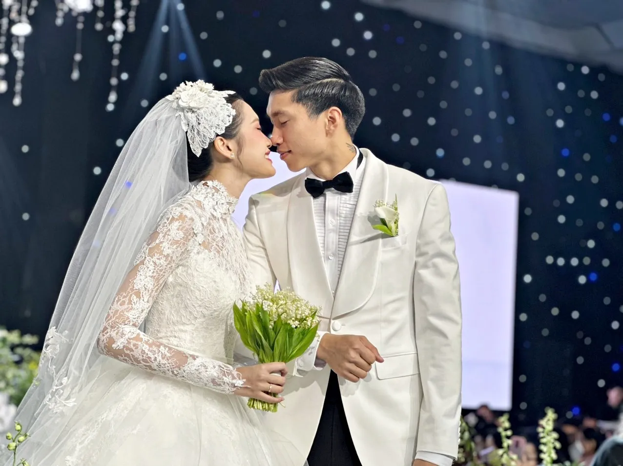 nhung-bo-hoa-cuoi-dat-nhat-cua-sao-viet-len-den-gan-30-trieu-2