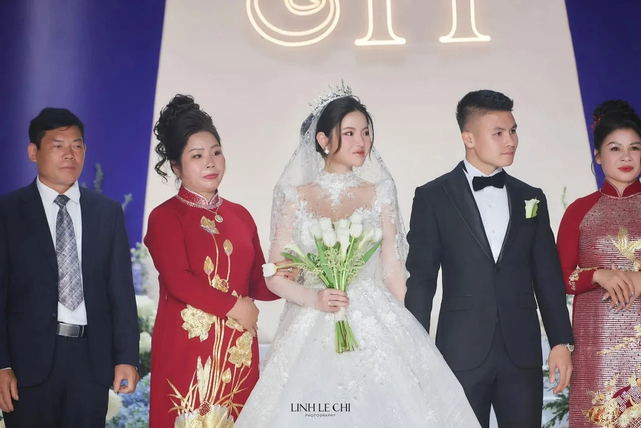 nhung-bo-hoa-cuoi-dat-nhat-cua-sao-viet-len-den-gan-30-trieu-6