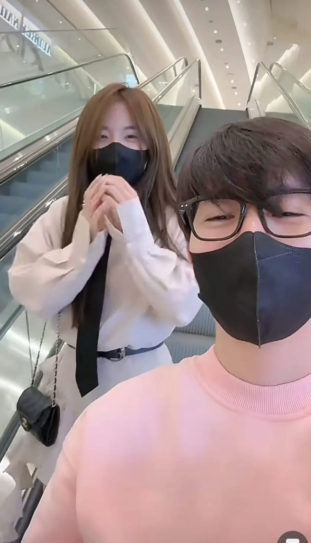 nu-tiktoker-ngoc-kem-nam-tay-viruss-di-an-kem-la-ai-1