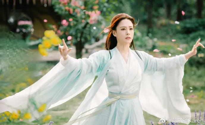 chi-pu-mac-do-co-trang-quay-phim-hoa-ngu-thuc-hu-the-nao-2