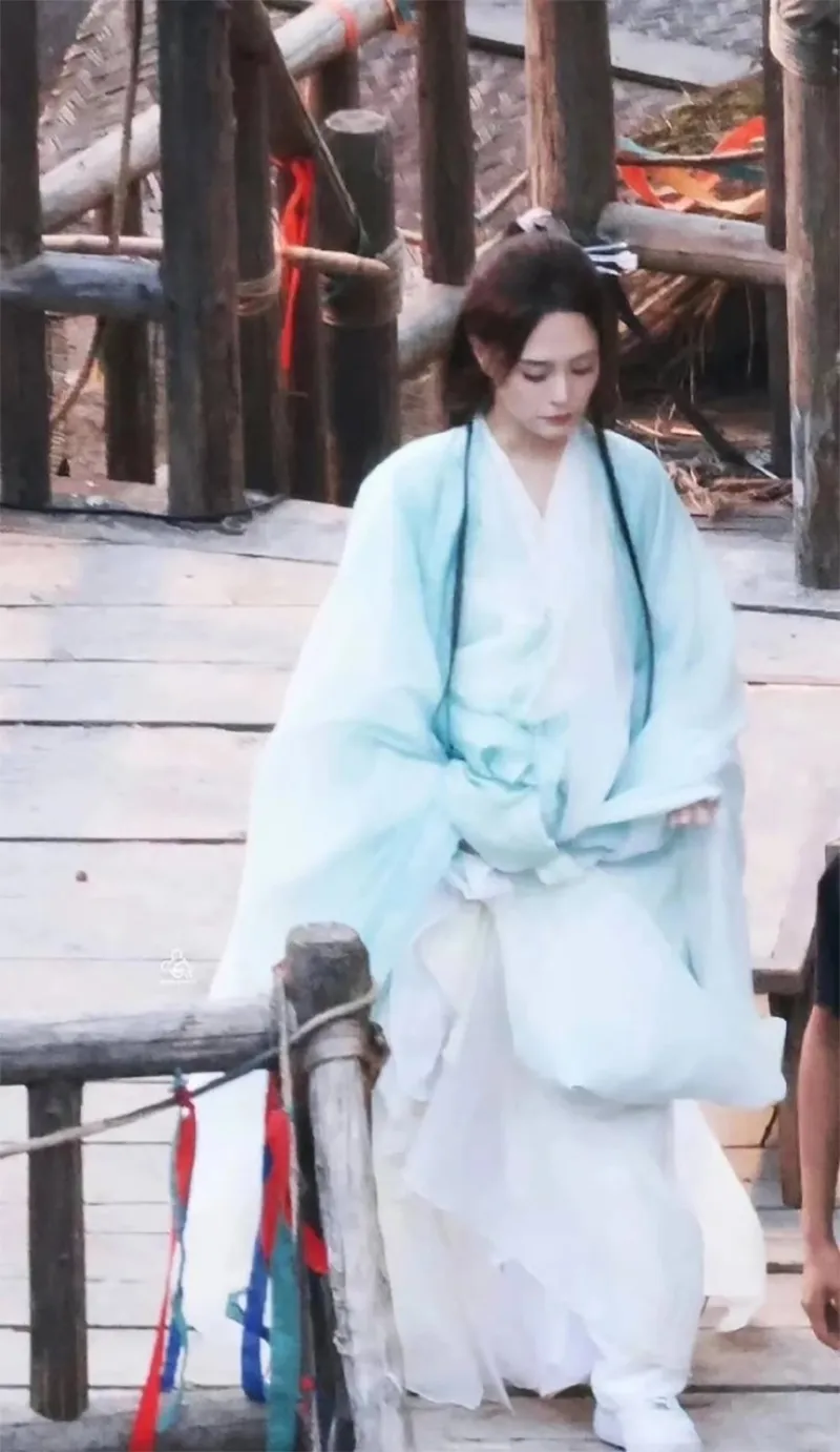 chi-pu-mac-do-co-trang-quay-phim-hoa-ngu-thuc-hu-the-nao-3