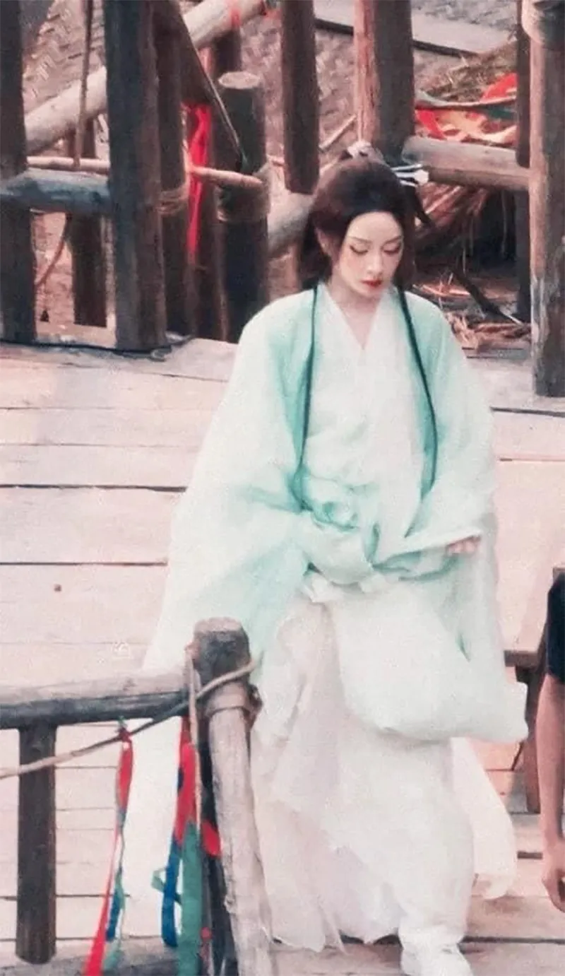 chi-pu-mac-do-co-trang-quay-phim-hoa-ngu-thuc-hu-the-nao-6