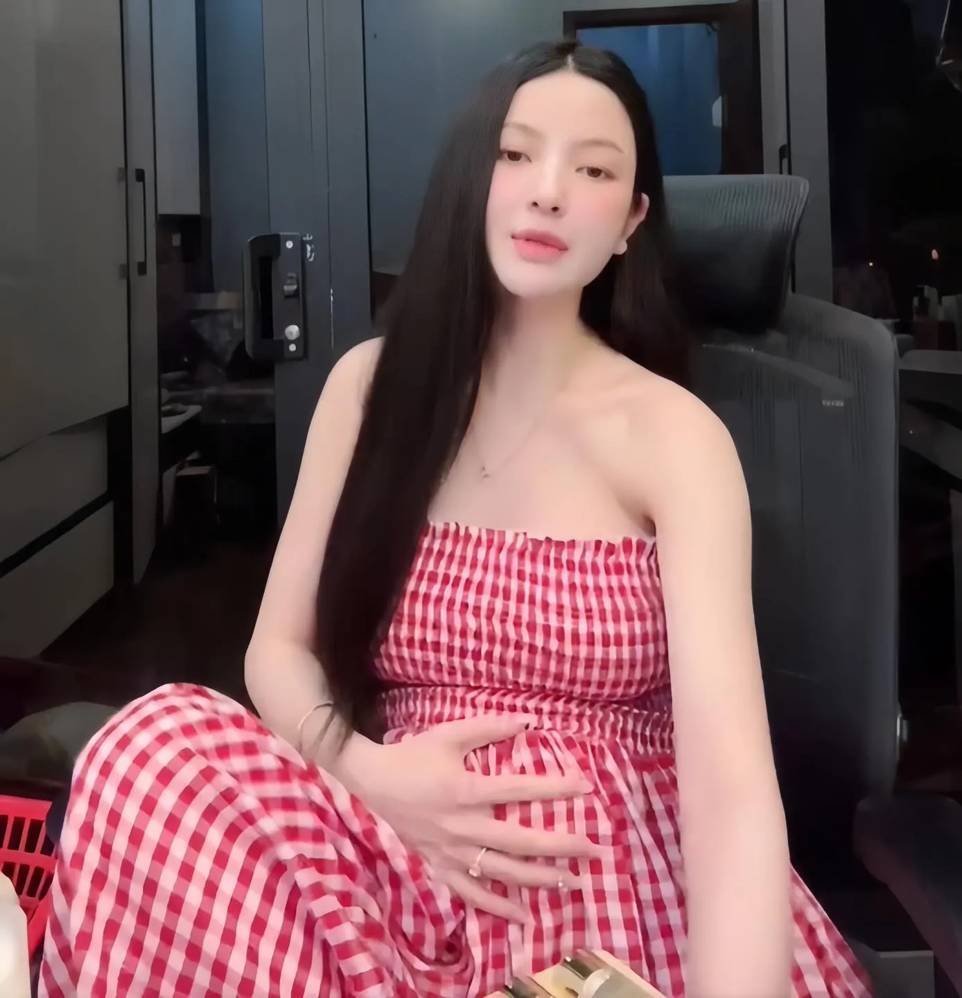 chu-thanh-huyen-phu-nhan-tung-co-1-doi-chong-1