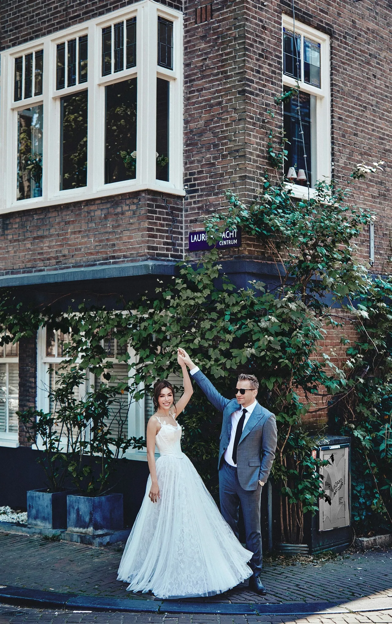 minh-tu-dam-cuoi-nhung-vo-hoang-yen-xin-phep-vang-mat-6