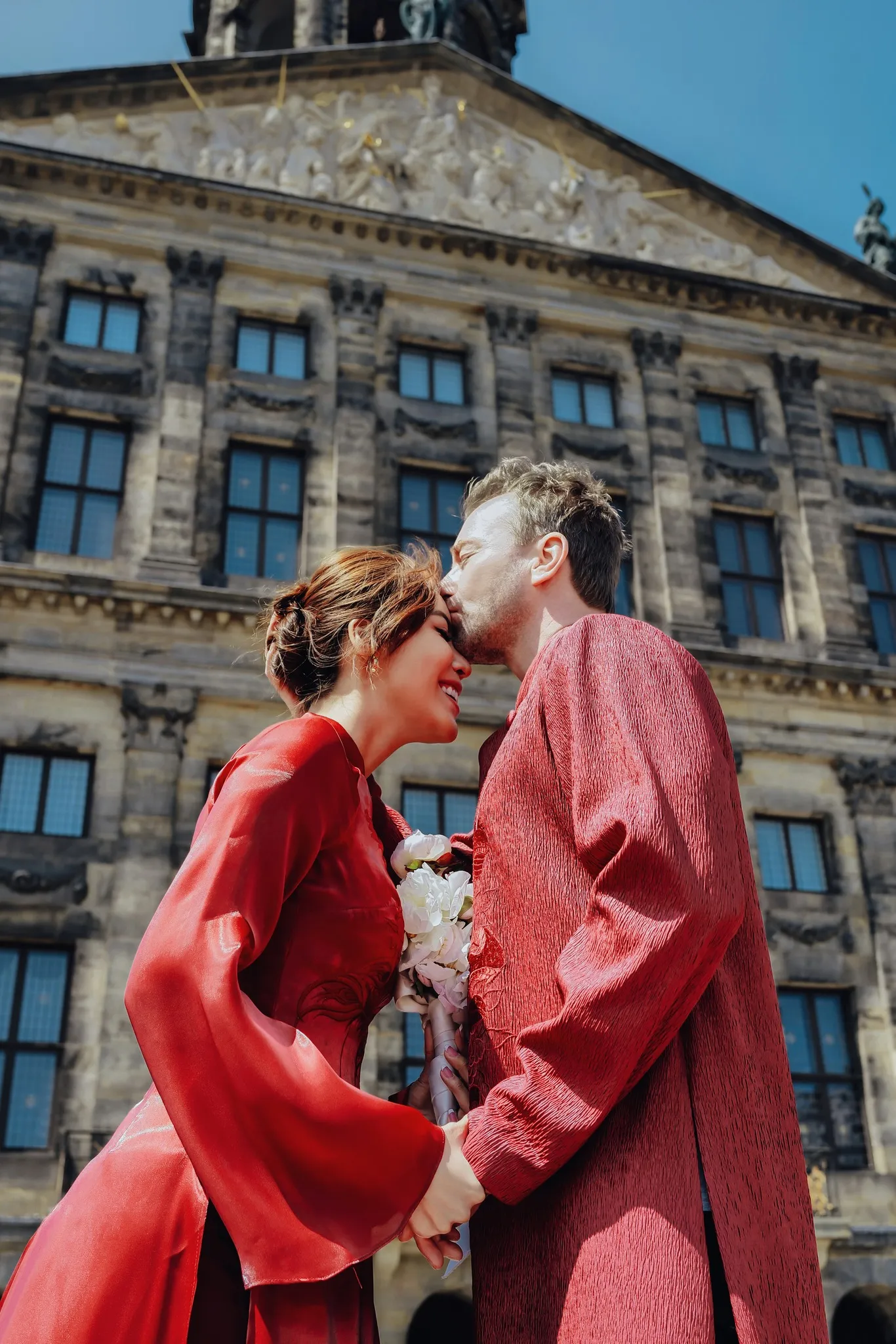 minh-tu-dam-cuoi-nhung-vo-hoang-yen-xin-phep-vang-mat-7