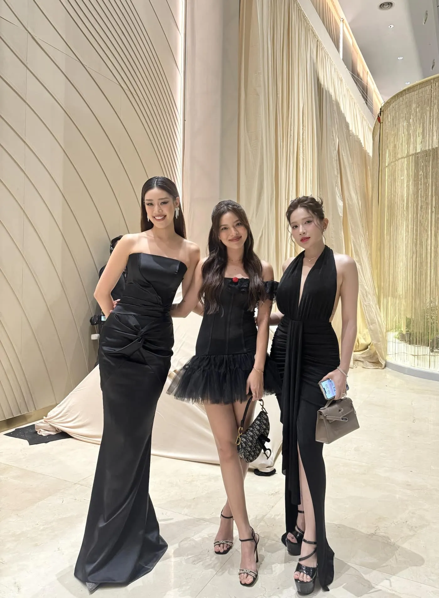 cap-sao-nu-vbiz-tung-rat-than-nay-tranh-mat-nhau-o-dam-cuoi-minh-tu-6