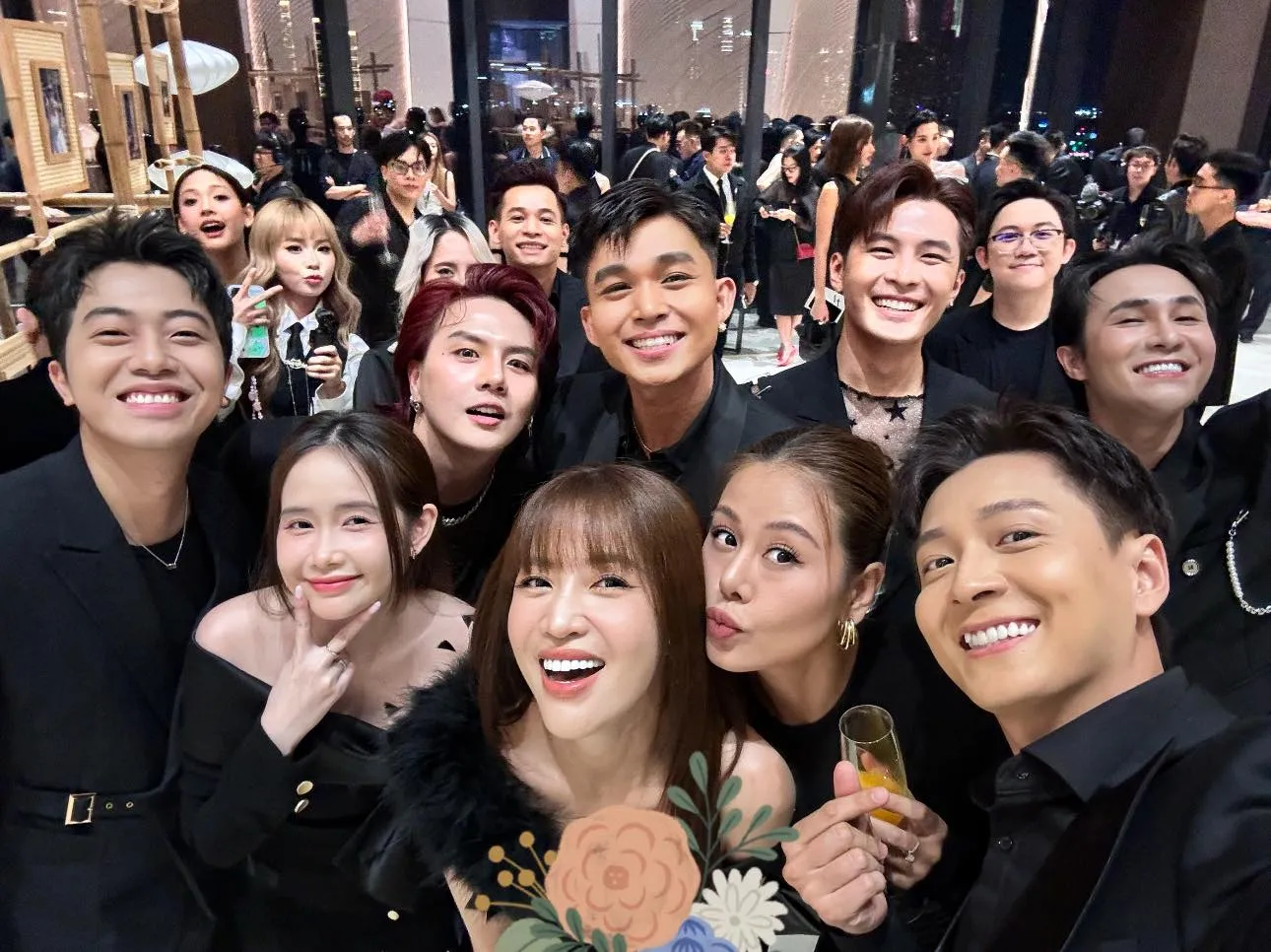 cap-sao-nu-vbiz-tung-rat-than-nay-tranh-mat-nhau-o-dam-cuoi-minh-tu-7