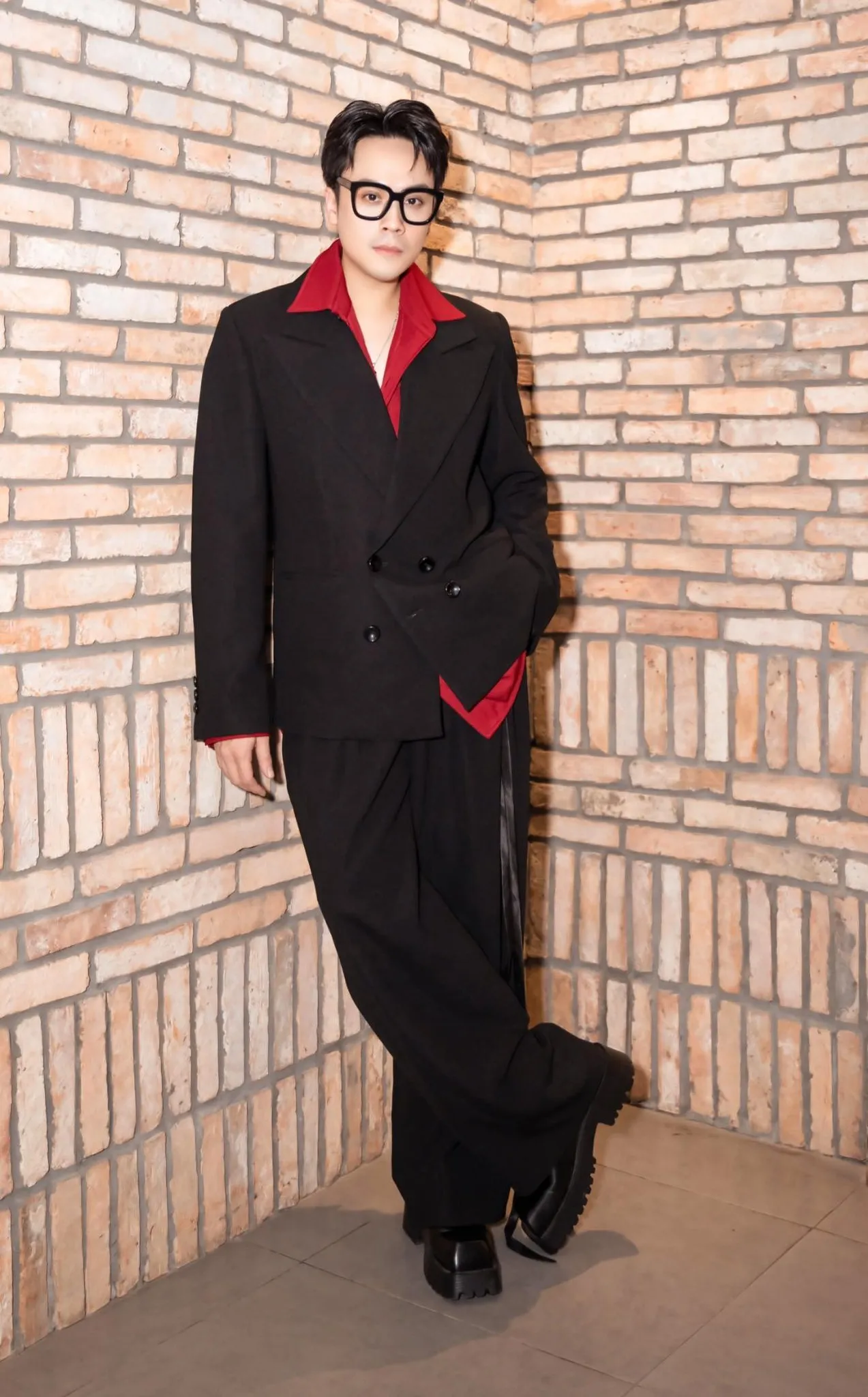 danh-tinh-mc-thai-dung-vua-gia-nhap-nhom-ban-than-tran-thanh-8