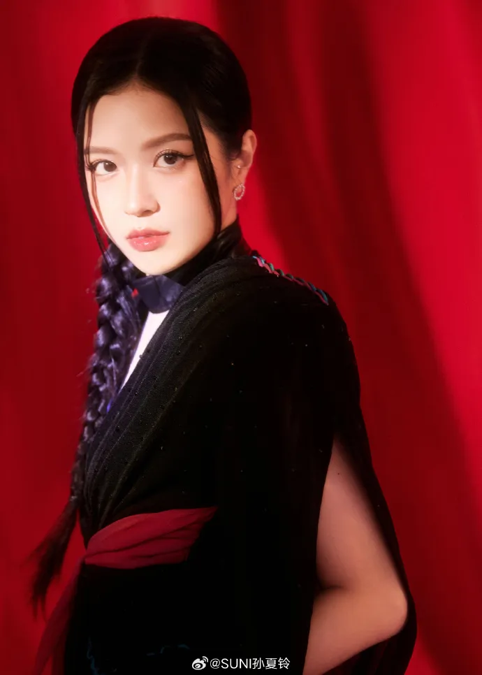 suni-ha-linh-du-day-hat-tieng-trung-tren-san-khau-dau-dap-gio-2024-1