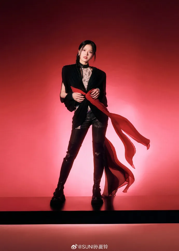 suni-ha-linh-du-day-hat-tieng-trung-tren-san-khau-dau-dap-gio-2024-3