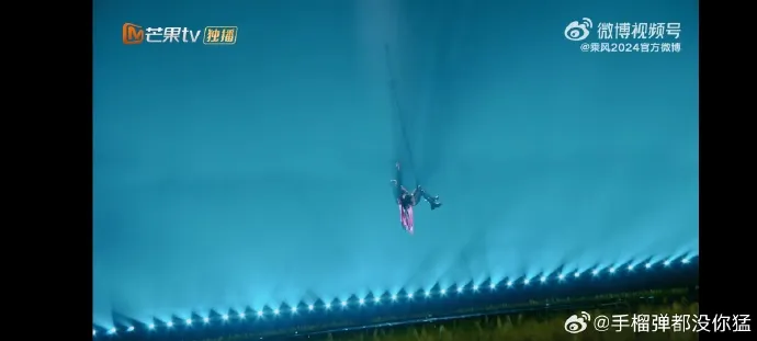 suni-ha-linh-du-day-hat-tieng-trung-tren-san-khau-dau-dap-gio-2024-7