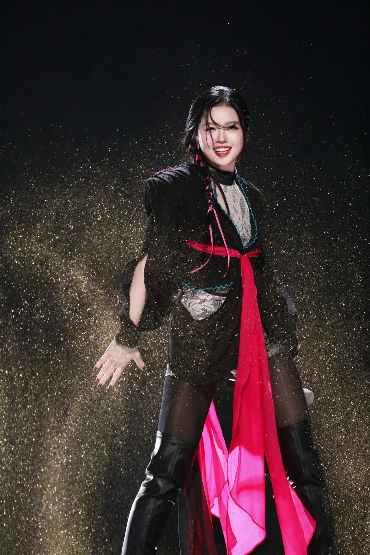 suni-ha-linh-bi-tat-dinh-dinh-hoi-tien-ban-quyen-cover-6