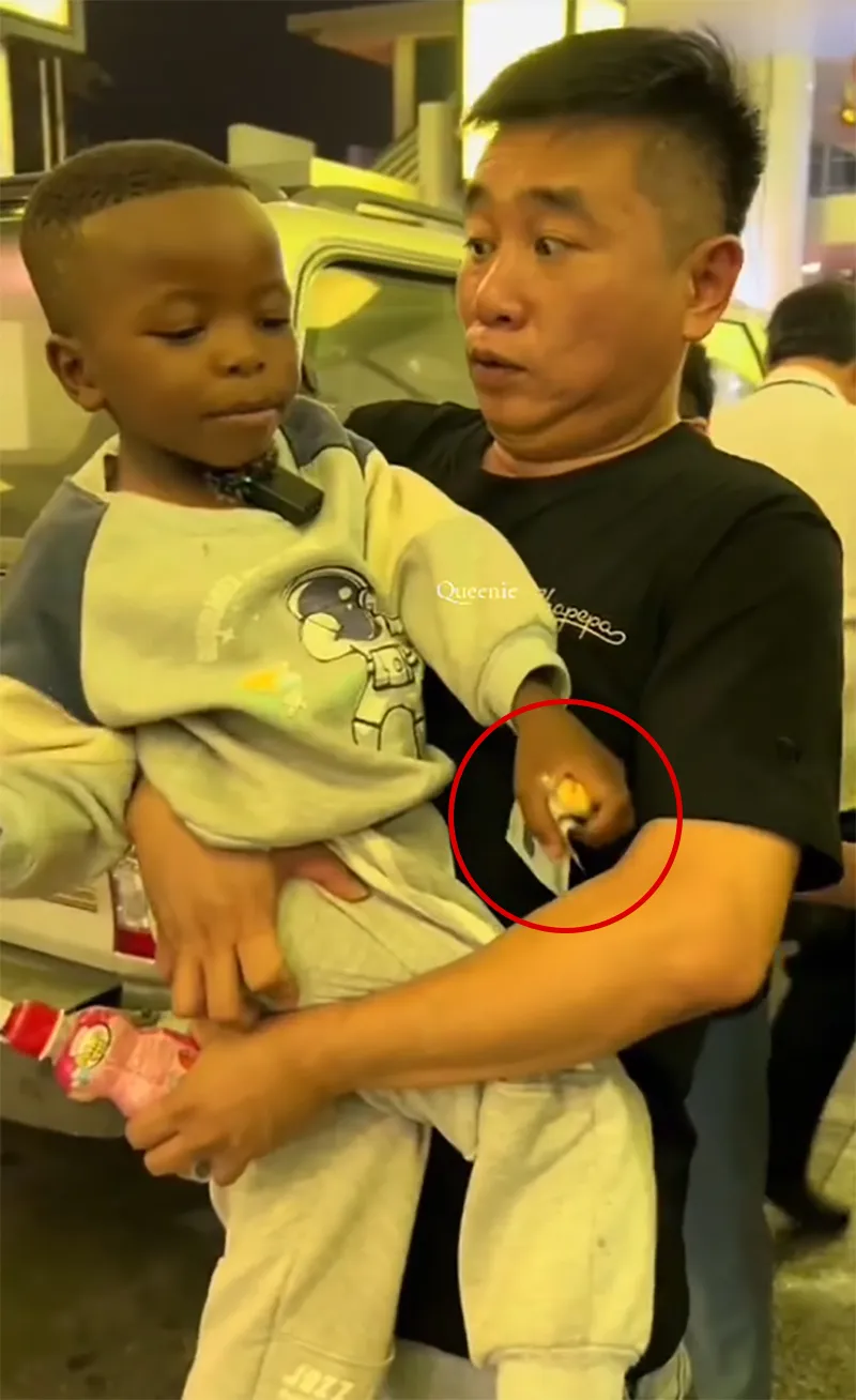 loi-con-bi-che-trach-khi-vua-den-san-bay-viet-nam-6