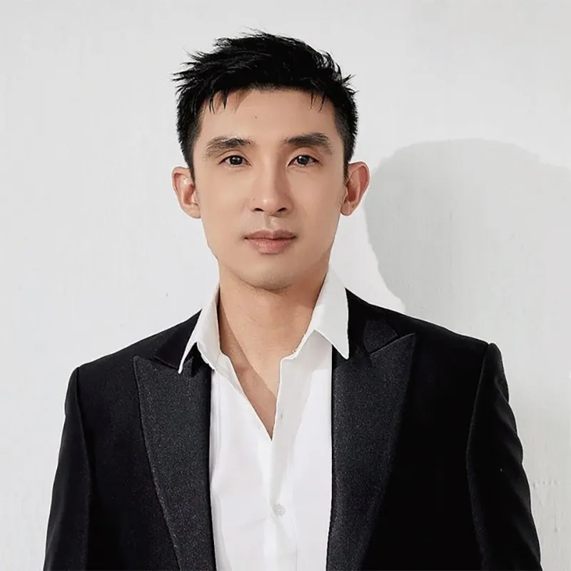 thieu-gia-nhua-duy-tan-tung-hoc-2-truong-top-dau-cua-my-1