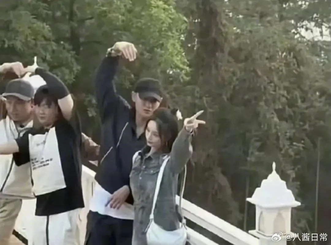 hoang-tu-thao-cau-hon-ban-gai-tu-nghe-duong-10