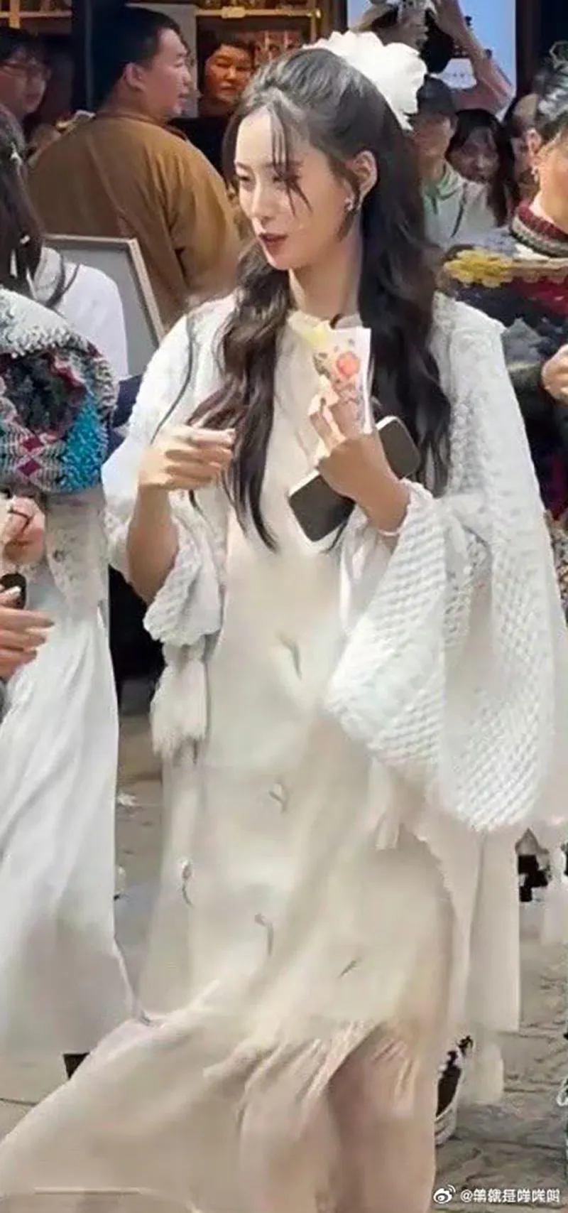 hoang-tu-thao-cau-hon-ban-gai-tu-nghe-duong-8