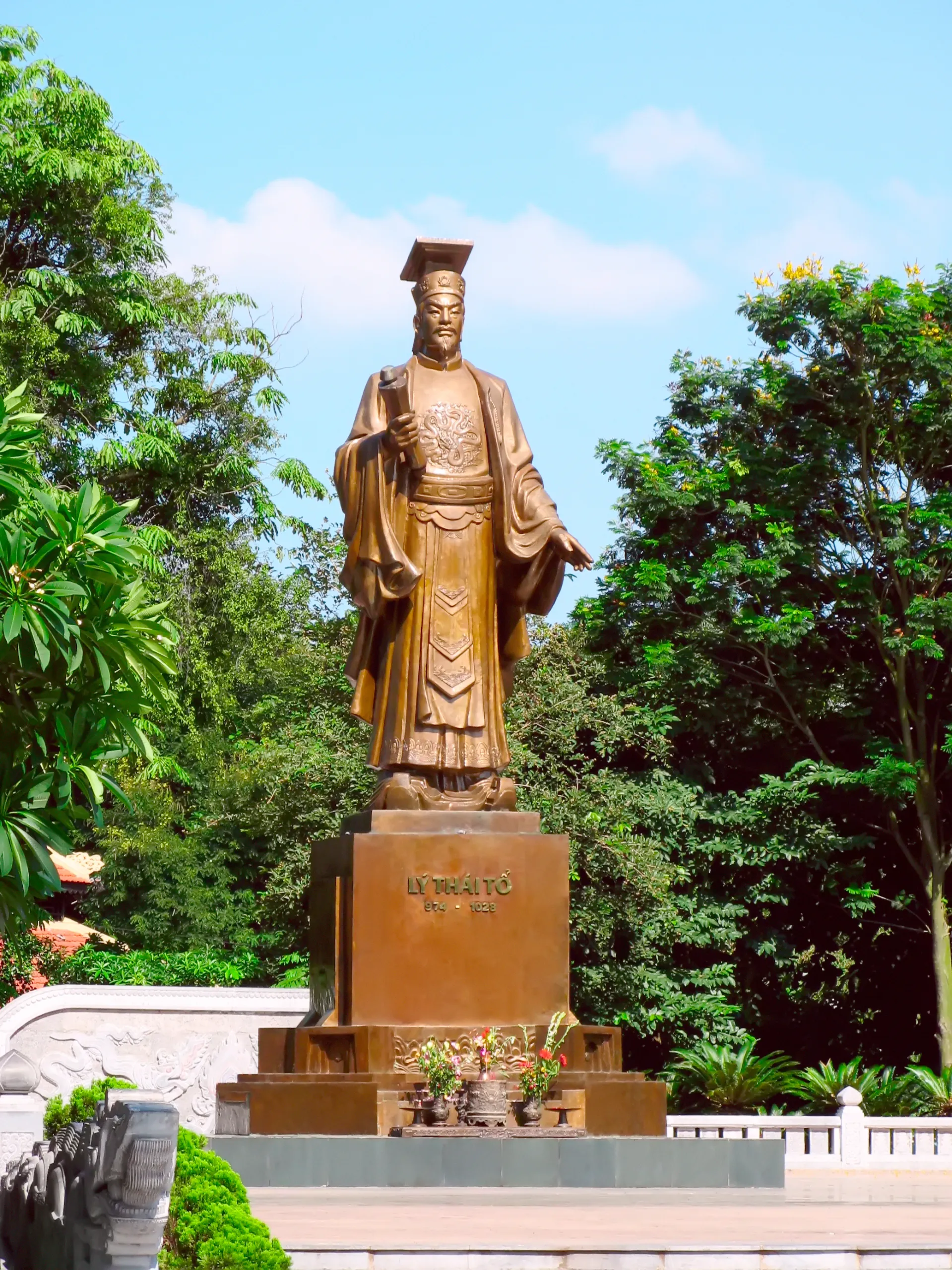 trieu-ly-co-9-vi-vua-nhung-tai-sao-chi-tho-8-nguoi-5