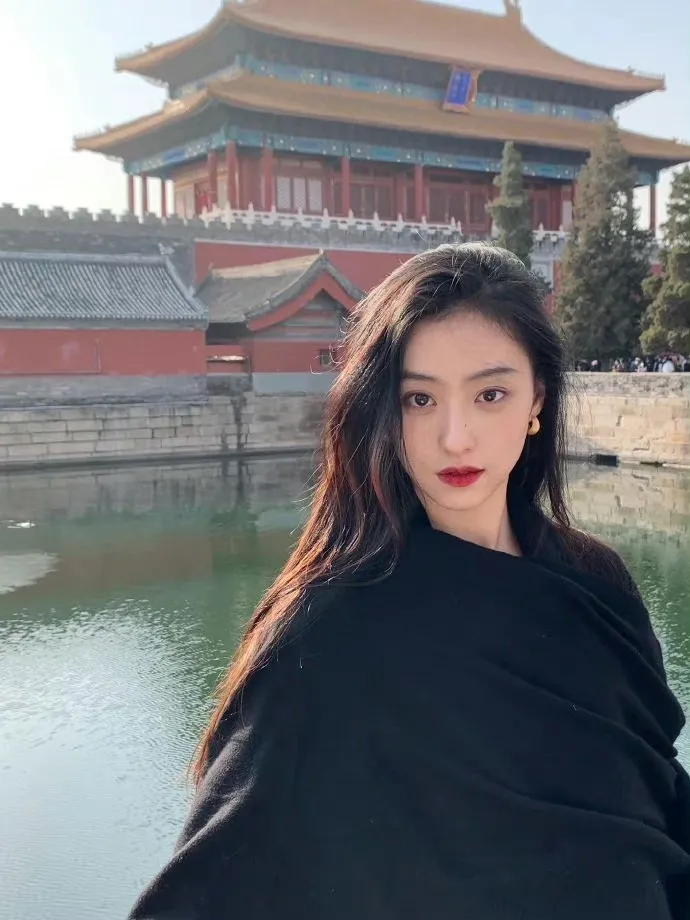 ho-lien-hinh-bi-lo-video-dai-20-phut-voi-ban-trai-8