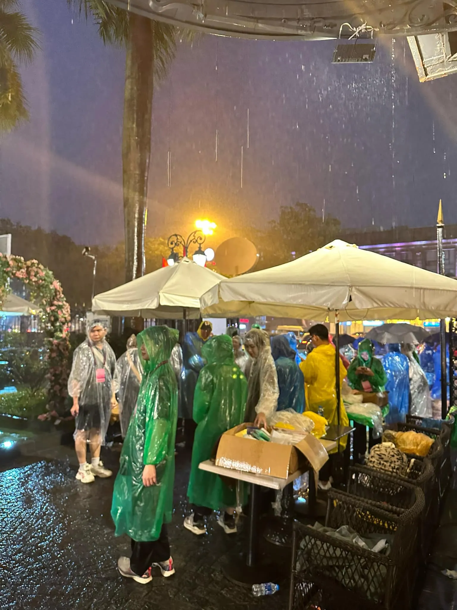 huong-tram-huy-show-em-gai-mua-vi-troi-mua-lon-2