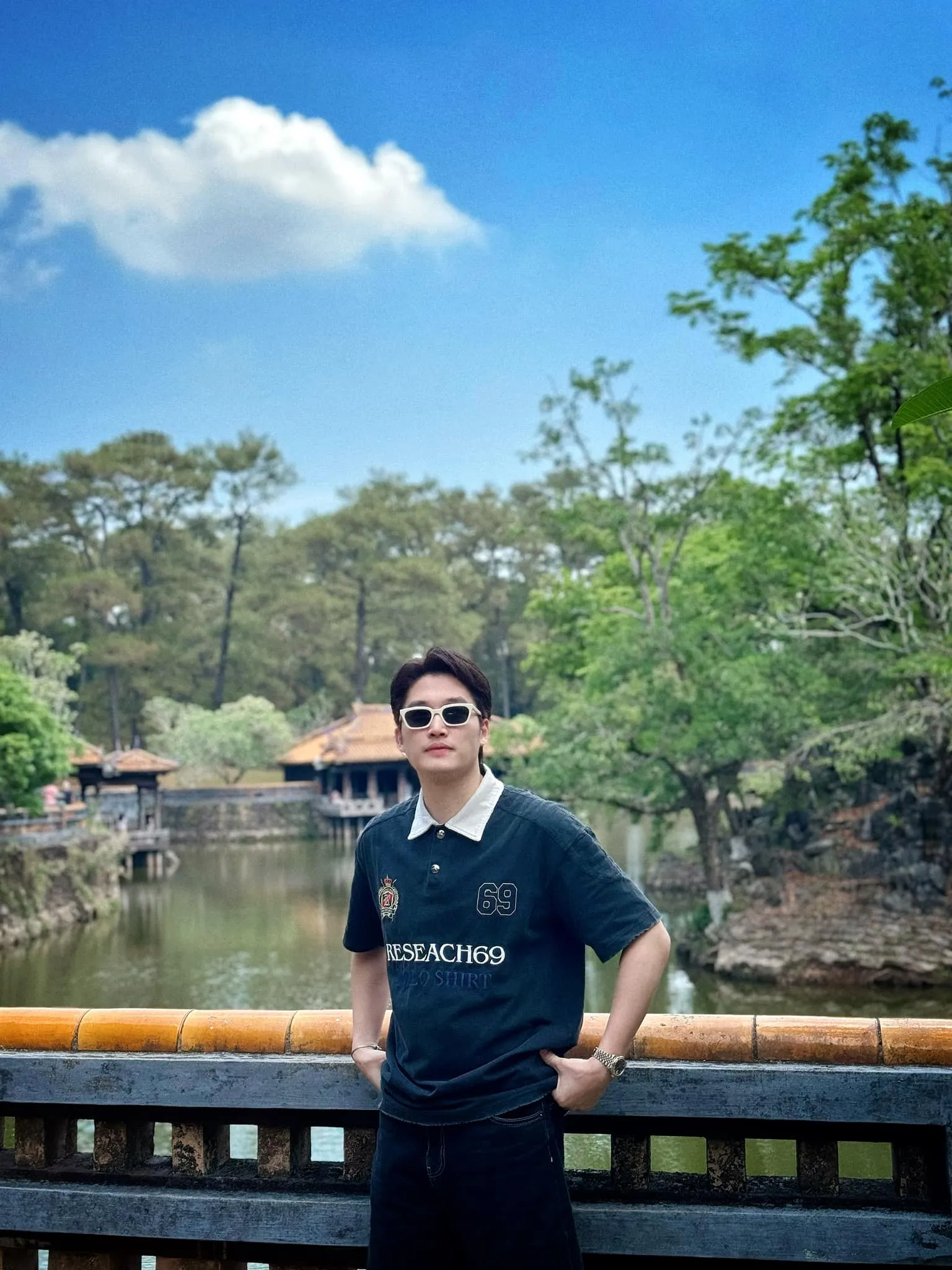 dinh-tu-lo-hint-hen-ho-voi-ban-gai-hot-girl-moi-phim-vtv-1