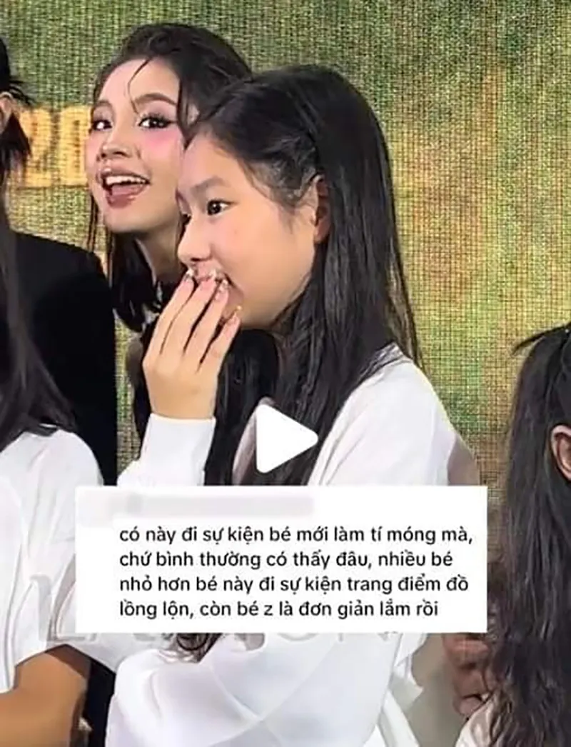 con-gai-ly-hai-gay-tranh-luan-khi-son-mong-tay-du-hop-bao-cua-bo-1