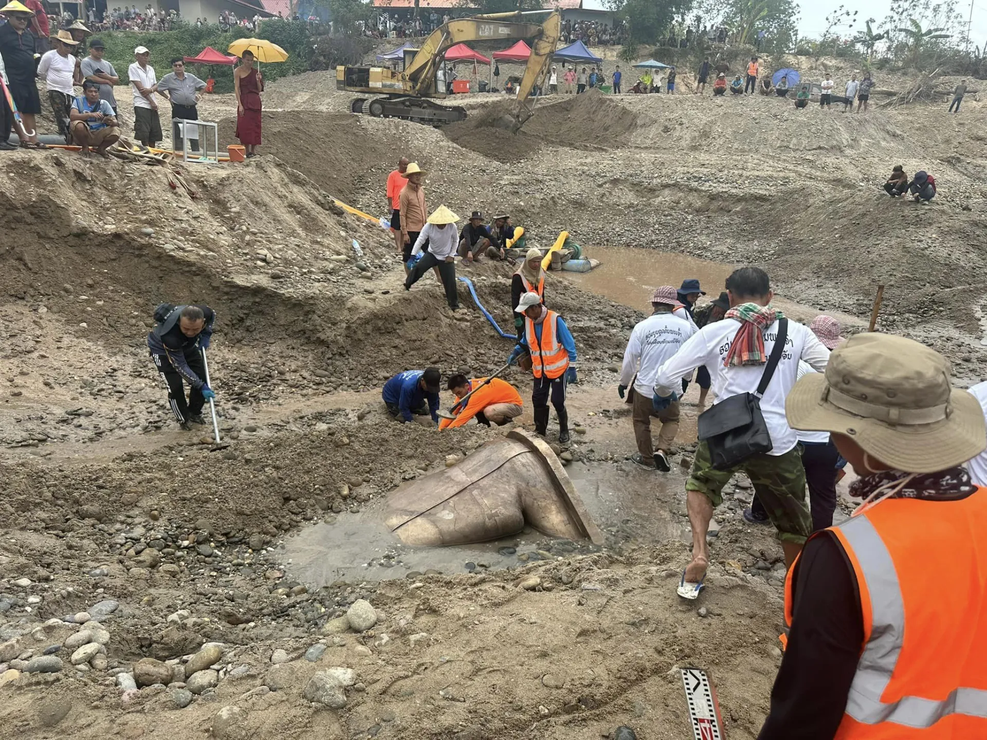 tim-thay-tuong-phat-1000-nam-tuoi-o-giua-song-me-kong-5