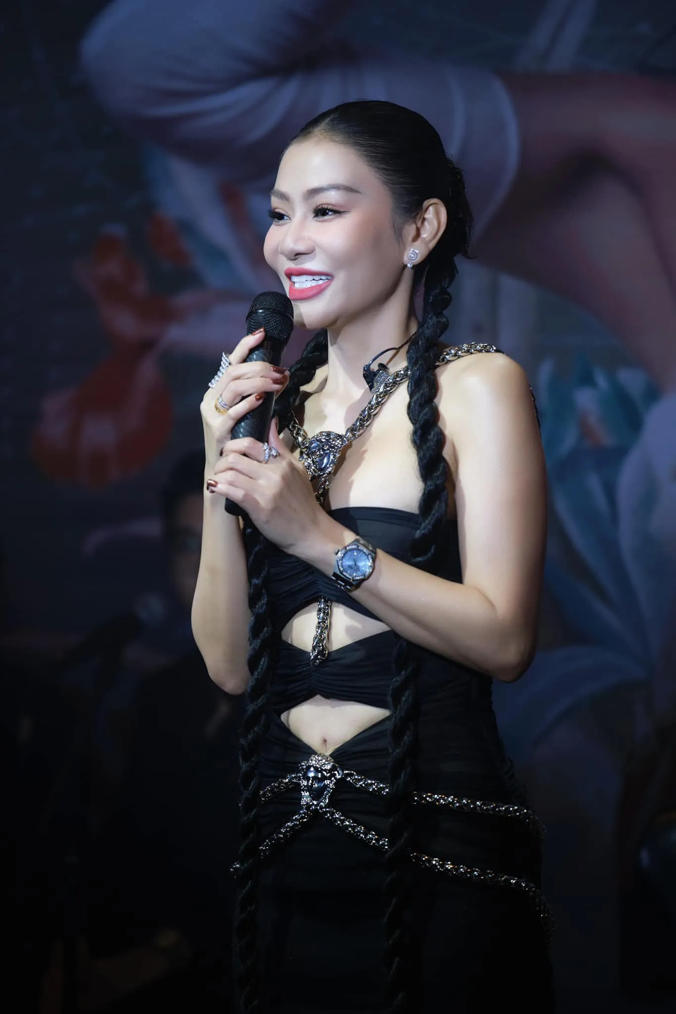 thuy-tien-buc-xuc-khi-bi-khanh-thi-am-chi-vay-no-80-trieu-6