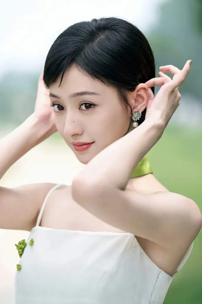 duong-mich-bi-dan-em-giat-spotlight-tren-san-khau-ho-yeu-3