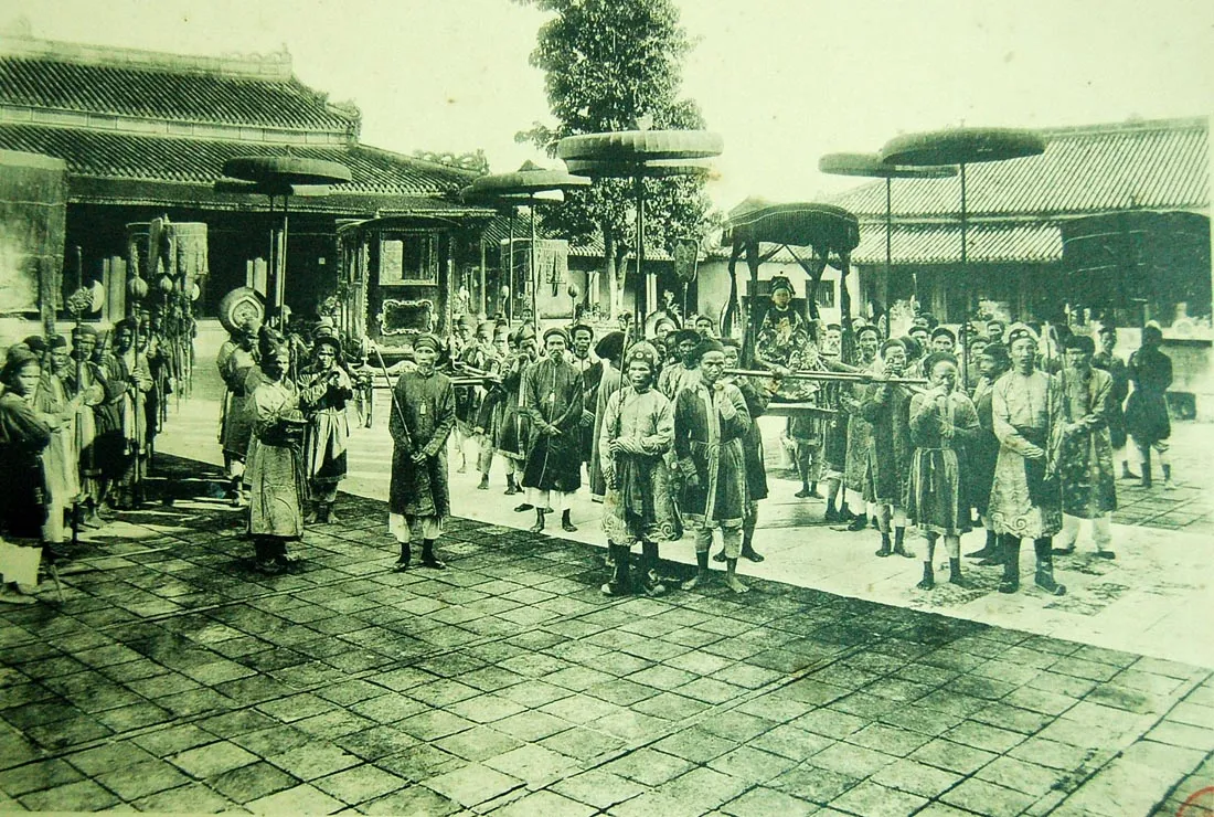 vi-vua-duy-nhat-viet-nam-mat-vi-tai-nan-may-bay-noi-1-cau-noi-tieng-5